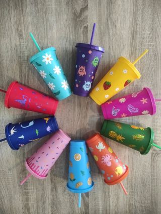 ☀️ Plastové kelímky s brčkem – limitovaná edice ☀️ Stylové plastové kelímky o objemu 700 ml s veselými motivy, které...